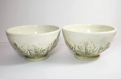 Juego de 2 cuencos grandes Williams & Sonoma con diseño de hoja de arce en relieve con patas Foto 1 de 4