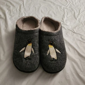 LL Bean Slippers Womens 8 Medium Slip On Penguins Daybreak Scuffs House Shoes - Picture 1 of 6