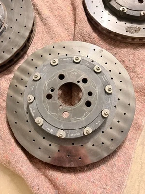 Keramik Bremsscheibe hinten rechts Mercedes AMG 63S A2314230612 AMG GT W213 usw - Bild 1 von 3