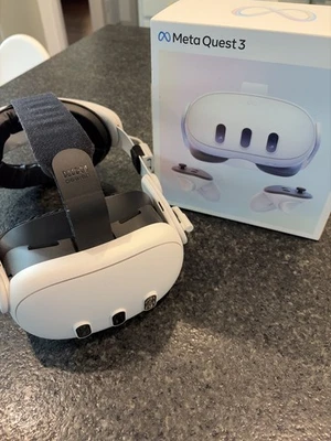 Meta Quest 3 Virtual Reality Headset 128GB with Kiwi Comfort Strap Bundle - Image 1 of 3