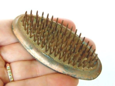 Pequeña RANA FLOR VERDE ZINC FUNDIDO OVALADO PRIMITIVO VINTAGE, púas de metal afiladas #2 Foto 1 de 4