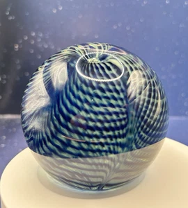 Fermacarte vintage firmato Correia Art vetro blu e giallo strisce di piume tirate - Foto 1 di 21