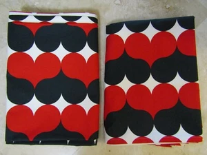 Ikea von Anna Svanfeldt rot & schwarz Herzen Vorhang Paneele-Set von zwei 57" x 84" - Bild 1 von 3