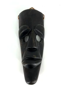 A vintage, wooden African mask - Picture 1 of 3