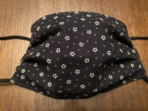 Azul marino - Máscara facial Twirling Stars. 100% edredones algodón. Tallas para niños, adolescentes y adultos. - Imagen 1 de 2