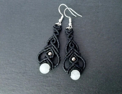 Ohrringe mit Rosenquarz-Perlen, Makramee Ohrhänger, schwarz - Sommer Modeschmuck - Bild 1 von 4