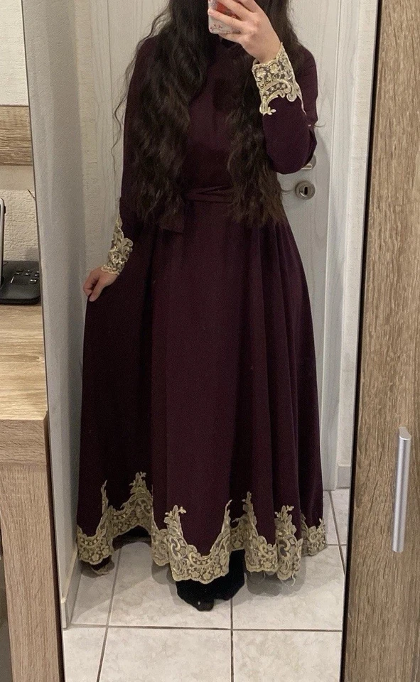 Bordeauxfarbenes Maxikleid mit goldener Spitze – Größe S/M – nur 15 € - Bild 1 von 4