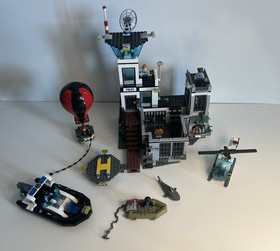 LEGO City Prison Island 60130 Complete Set w/ Police Minifigures & Instructions