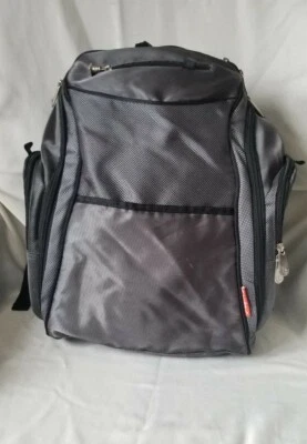 Mochila de pañales Fisher Price Kaden enfriador de múltiples bolsillos bebé usada en excelente estado gris negra Foto 1 de 4