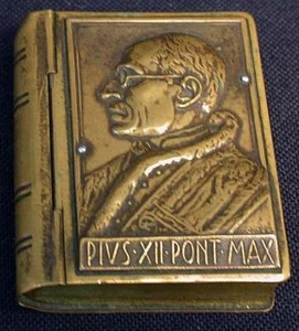 VTG POPE PIUS XII BRASS SNUFF BOX BOOK BIBLE 1950 HOLY DOOR ROME BASILICA - Picture 1 of 4