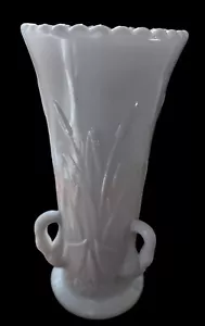 Vintage Westmoreland 3 Swan/ Cattails Figural Milk Glass Bud Vase 6" Granny Core - Picture 1 of 4
