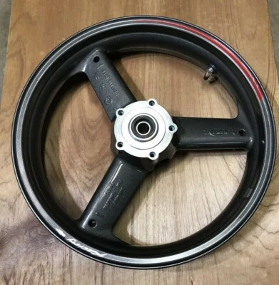 TRIUMPH SPEED FOUR 03-05 TT600 00-03 RUEDA DELANTERA *RECTA* PARTE # T2000245 Foto 1 de 4