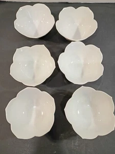 Small white lotus bowl approx 4 1/4" diameter (set of 6) VGC - Picture 1 of 6