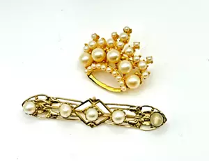 2 Imitation Pearl Crown / Art Deco Bar Brooches / Pins - Picture 1 of 2