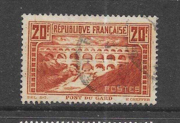 FRANCE 1931 20fr Pont du Gard deep perf 13 break in R/H frame,  vfu,  SG 475b - Image 1 of 1