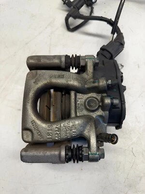 Pinza trasera izquierda Mazda 6 2016-2021 OEM GMY02671X Foto 1 de 4