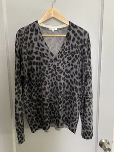 Equipment Dee Animal Print 100% Cashmere Sweater in Gray Size Small S - Picture 1 of 4