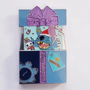 Disney Parks Holiday Geschenkbox Paradise Pier Stitch Pin 2017  - Bild 1 von 3