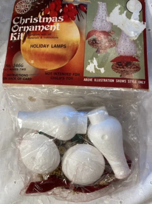 Walco LÁMPARAS DE VACACIONES Vintage Lentejuelas Cuentas Navidad Adorno Kit Hace 2 1977 Nuevo de Lote Antiguo Foto 1 de 4