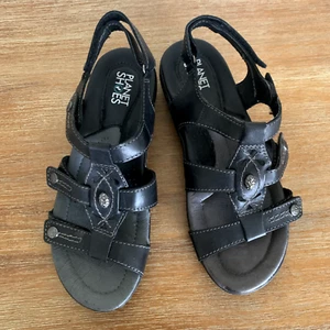 Planet Shoes Women's (6AU) Dahlia Leather Sandals, Black - Picture 1 of 9