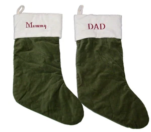 Pottery Barn Terciopelo Verde Navidad Vacaciones Medias JUEGO MONOGRAMA MAMÁ PAPÁ - Imagen 1 de 5