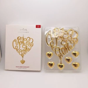 Hallmark Keepsake Our Anniversary You & Me Ornamento 2019 Metallo 7pz Charms Natale - Foto 1 di 9