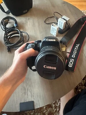 数码相机:佳能 EOS 700D 带 EFS 18-55毫米镜头,带 4 块电池和包。   — 第 1/4 张图片