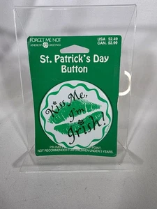 American Greetings Kiss Me, I'm Irish Button Neu St Patrick's Day Vergissmeinnicht - Bild 1 von 2