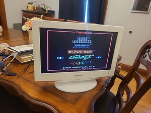 Samsung 19" White TV Gaming Monitor. Works Great And Free Shipping - Picture 1 of 8