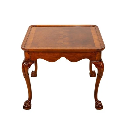 Mesa auxiliar vintage Henredon con bandas a juego con garra de caoba con patas Foto 1 de 4