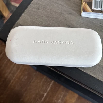 Genuino Marc Jacobs Blanco Protección Dura Cierre a Presión Estuche Gafas Usado en Excelente Condición Foto 1 de 3