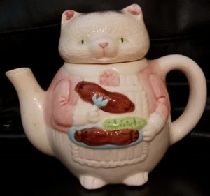 Vintage, Slightly petuned, Little Kitten eating breakfast sausage Teapot!!! - Picture 1 of 6