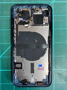 Coque iPhone 13 avec petites pièces OEM pull version US (minuit) - Photo 1 sur 7