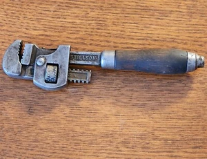 VINTAGE 6" STILLSON MERIT KLEINE VERSTELLBARE ROHRZANGE HOLZGRIFF GESCHMIEDETER STAHL - Bild 1 von 2