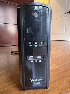 Fuente de alimentación de respaldo UPS Cyberpower 1350pfclcd *batería reciente” instalación  Foto 1 de 4