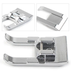 Pie aplique de puntada satinada punta abierta de metal para máquina de coser Brother PC210PRW - Imagen 1 de 9