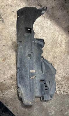 Infiniti G35 2003-2006 guardabarros delantero derecho forro rueda pozo 63842 AC500 OEM Foto 1 de 4