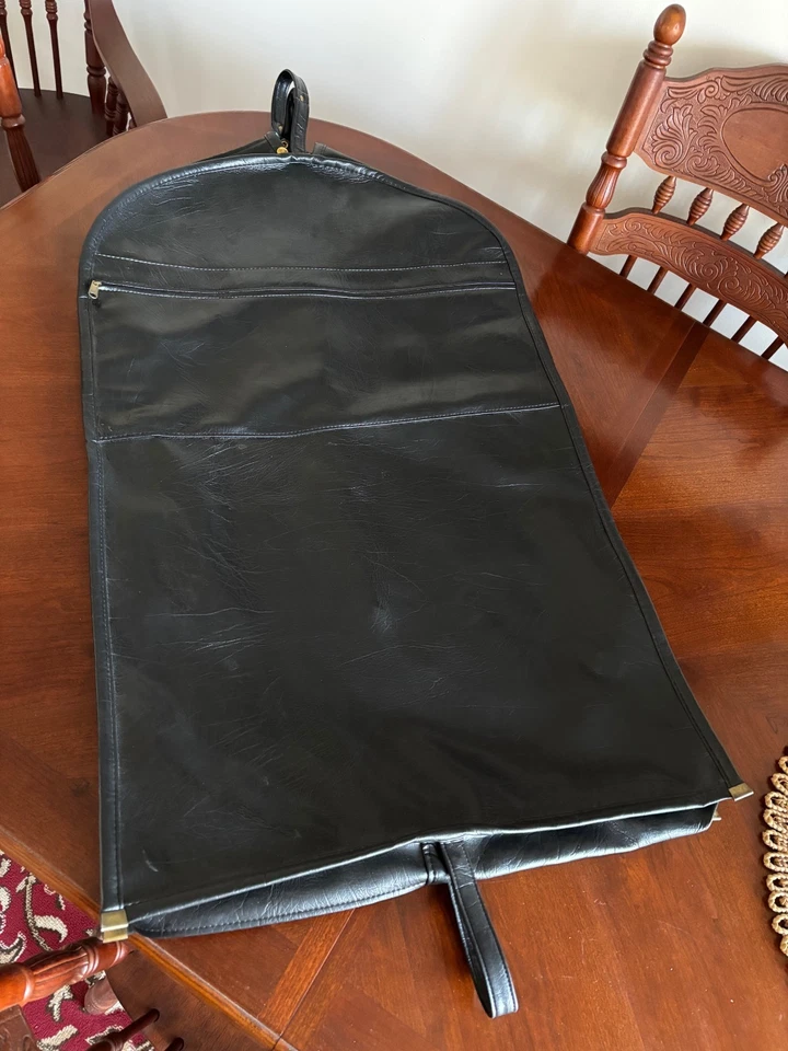 Bolso de ropa vintage de cuero negro Foto 1 de 4