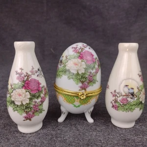 Vintage Porzellan Ei Schmuckschatulle mit Fuß - Goldakzente mit passenden Mini Vasen - Bild 1 von 9