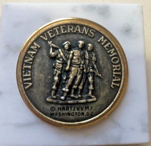 Vtg VIETNAM VETERANS MEMORIAL Marble Paperweight - VVMF Washinton DC - Picture 1 of 2
