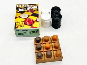 VINTAGE BOXED SET OF PLASTIC DRAUGHTSMEN GAME - Picture 1 of 7