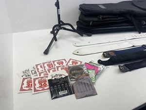 Gitarrenzubehör Konvolut I Gig Bags, GEWA Gitarrenständer, Gurte, Einzelsaiten - Bild 1 von 24