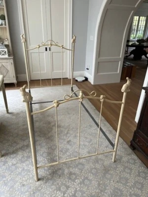 Charming Twin железная кровать с кроликом флероны -- отлично подходит для детской комнаты! - Изображение 1 из 4