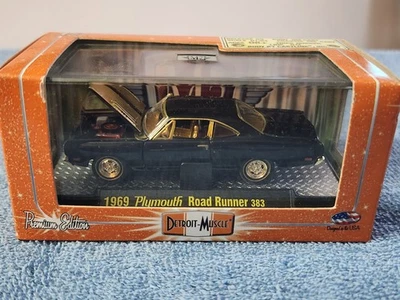2009 M2 Machines  1969 PLYMOUTH ROADRUNNER 383 Black & Gold  CHASE 1/750. HTF - Image 1 of 4