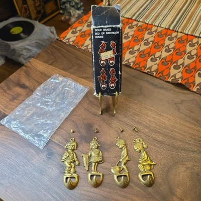 Juego de 4 ganchos de pared de latón vintage para niños de Artmark Italia toalla bata caprichosa NUEVO Foto 1 de 4