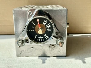 Ford Pickup Truck RADIO 1957 1958 1959 1960 1959 usada no funciona pero buenos gráficos - Imagen 1 de 6
