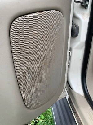 Cadillac Escalade 2002-06 conductor trasero y pasajero lado altavoz parrilla Foto 1 de 2