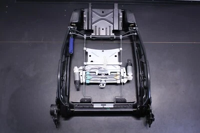 Оригинальная рама заднего переднего правого сиденья для Audi A4 2005–2006 годов выпуска с поясничной поддержкой 4F0881516 - Изображение 1 из 4