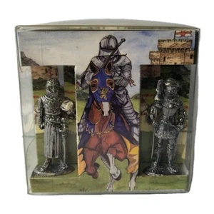 Mittelalterliche Ritter - fünf Figuren und Spielbrett Metallbeweger Neu - Bild 1 von 6