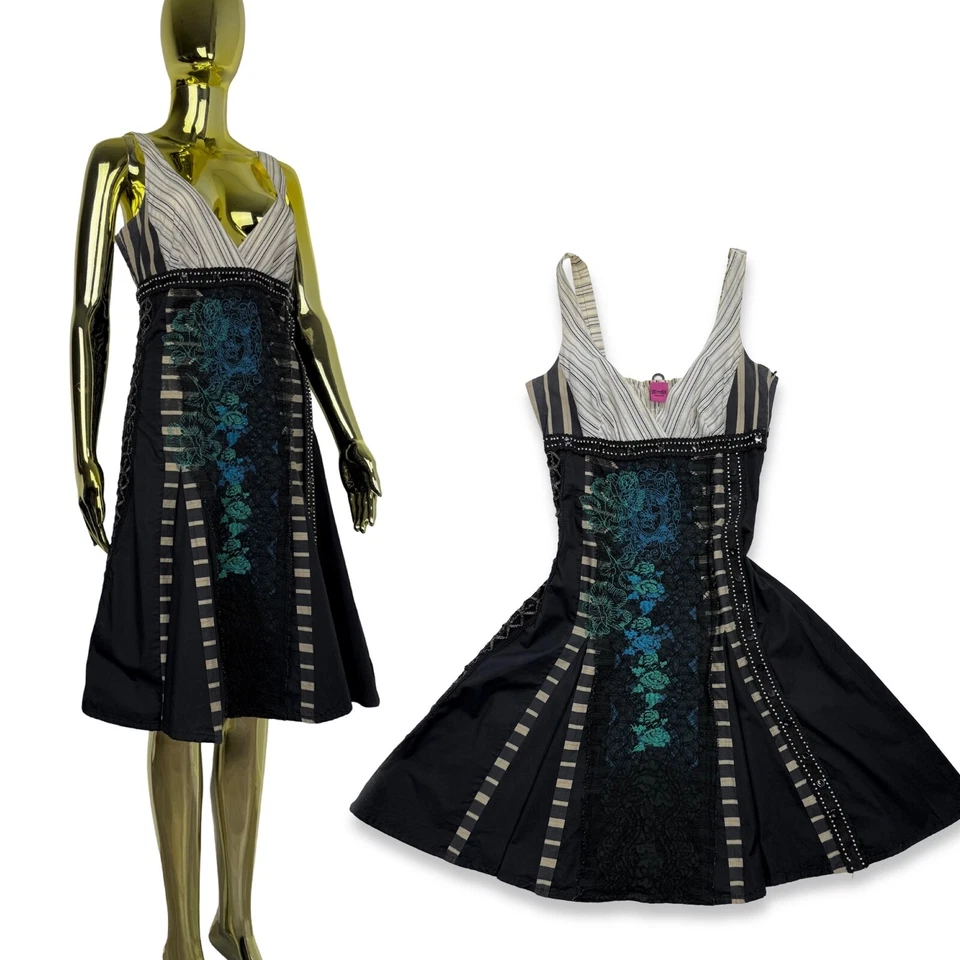 Vestido Save The Queen Plisado Volantes Bordados Detalles Talla M Foto 1 de 4